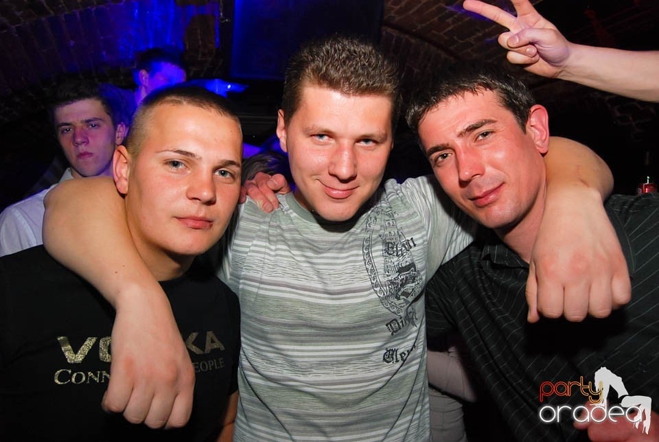 Saturday Night Clubbing în Escape, 