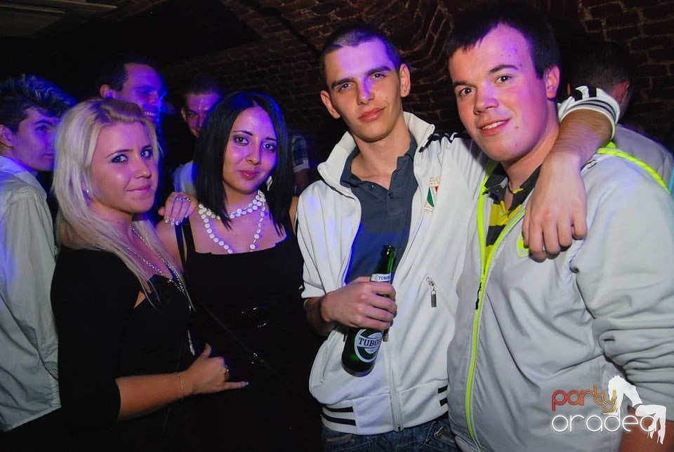 Saturday Night Clubbing în Escape, 