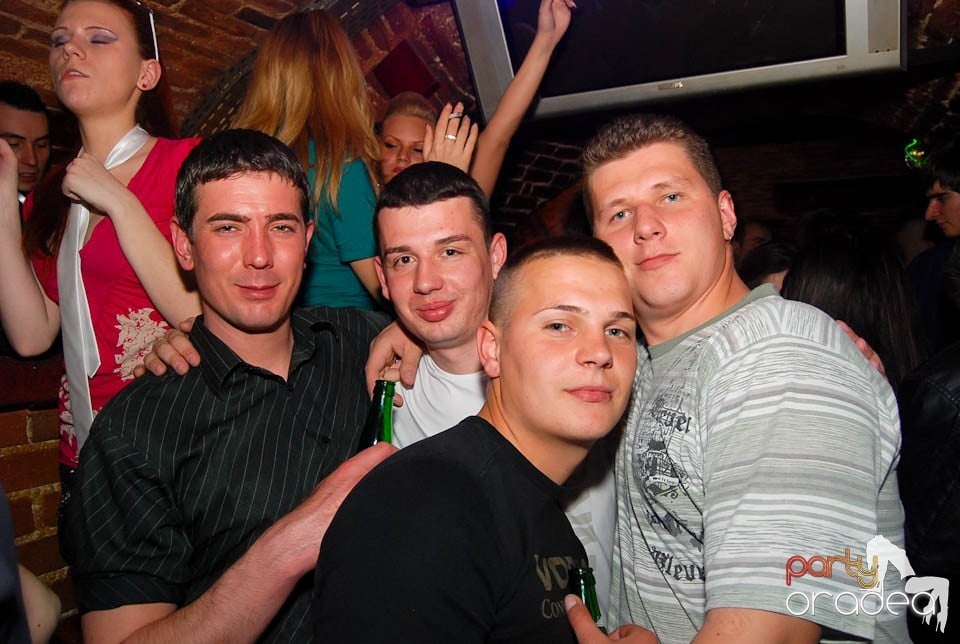 Saturday Night Clubbing în Escape, 