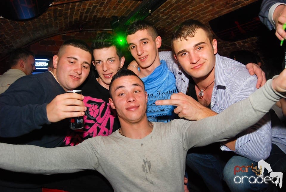 Saturday Night Clubbing în Escape, 