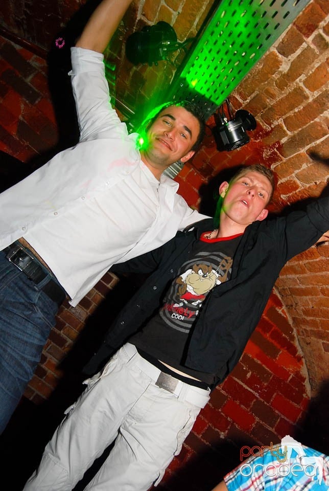 Saturday Night Clubbing în Escape, 