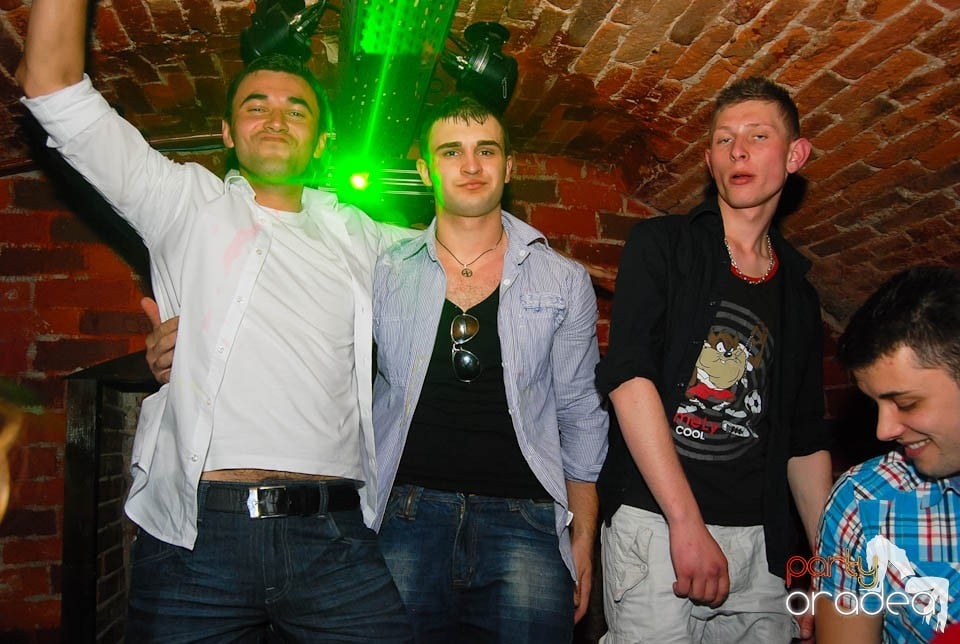 Saturday Night Clubbing în Escape, 