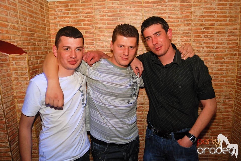 Saturday Night Clubbing în Escape, 