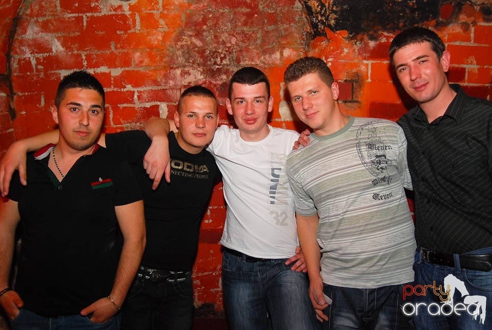 Saturday Night Clubbing în Escape, 