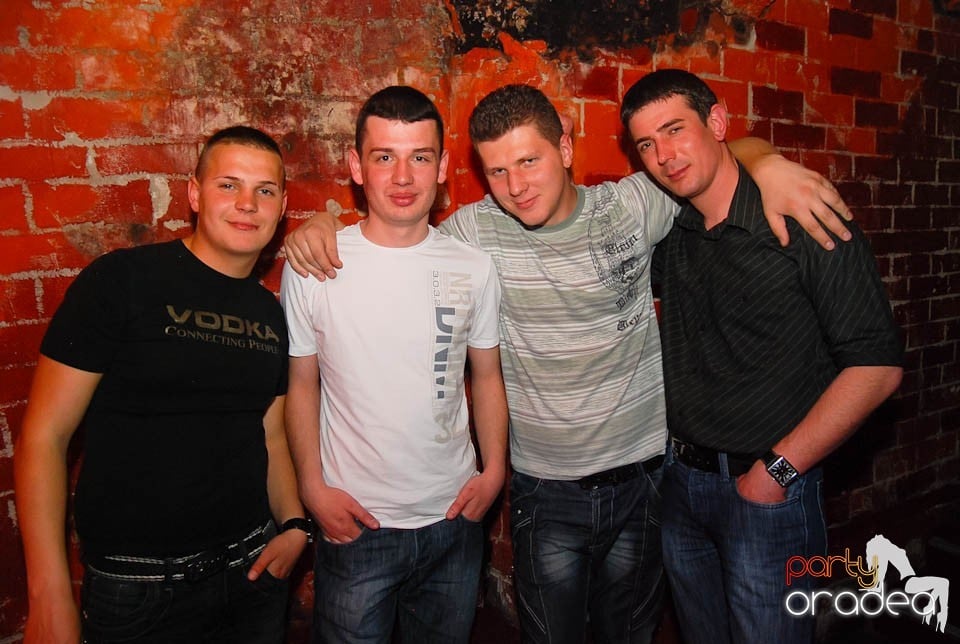 Saturday Night Clubbing în Escape, 