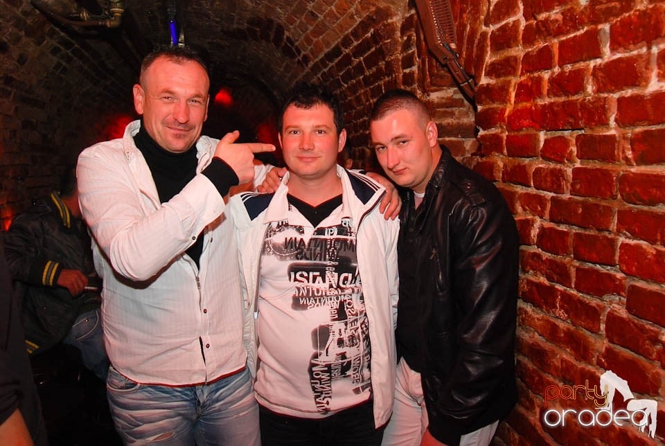 Saturday Night Clubbing în Escape, 