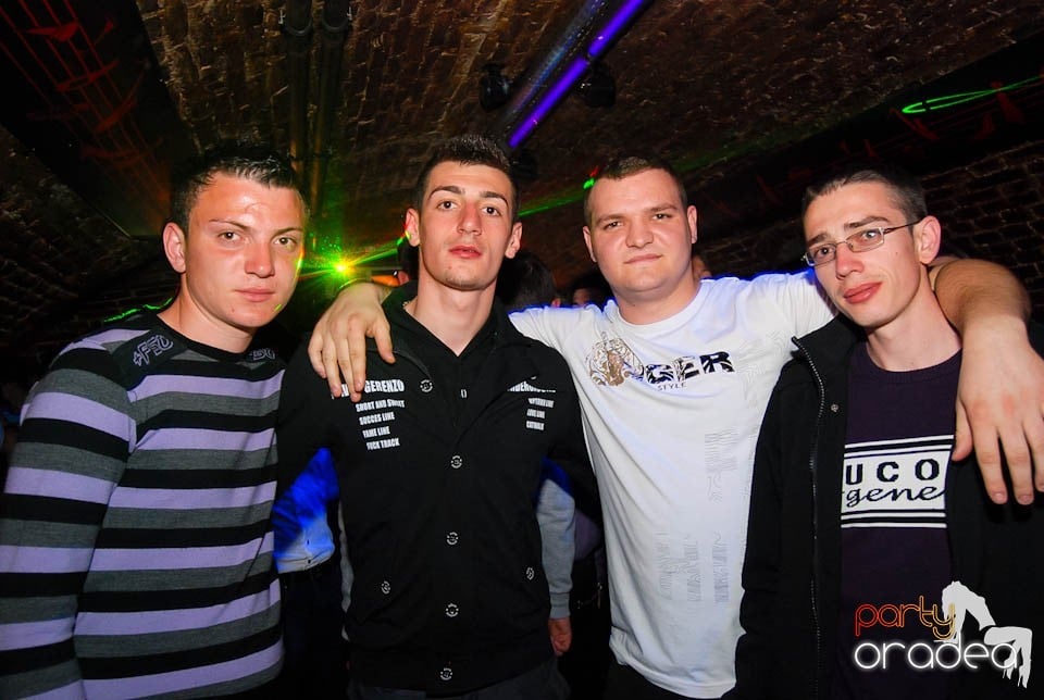 Saturday Night Clubbing în Escape, 