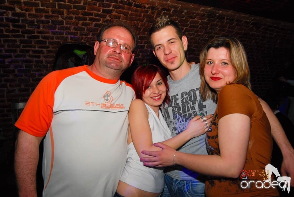 Saturday Night Clubbing în Escape, 