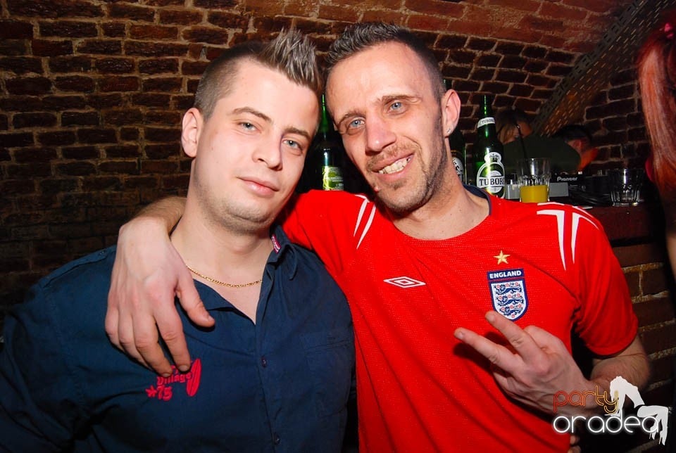 Saturday Night Clubbing în Escape, 