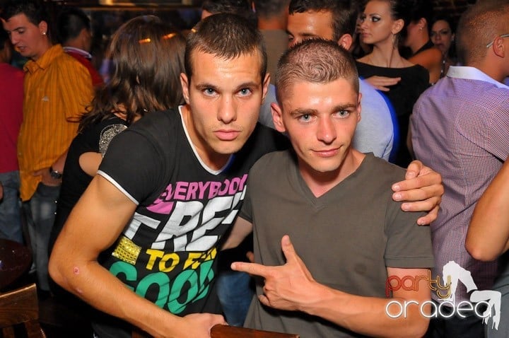 Saturday Night Escape, 