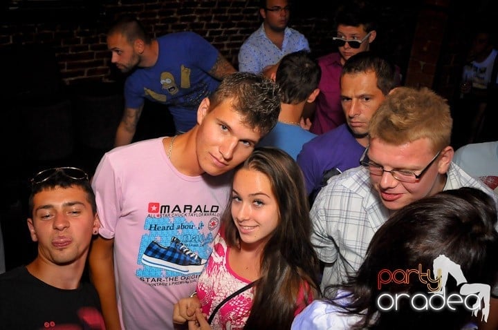 Saturday Night Escape, 