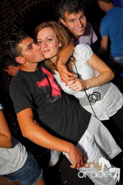 Saturday Night Escape, 