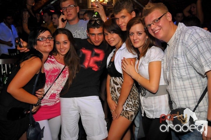 Saturday Night Escape, 