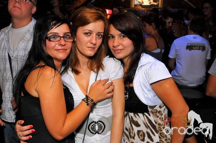 Saturday Night Escape, 