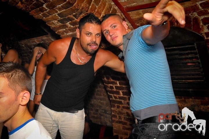 Saturday Night Escape, 