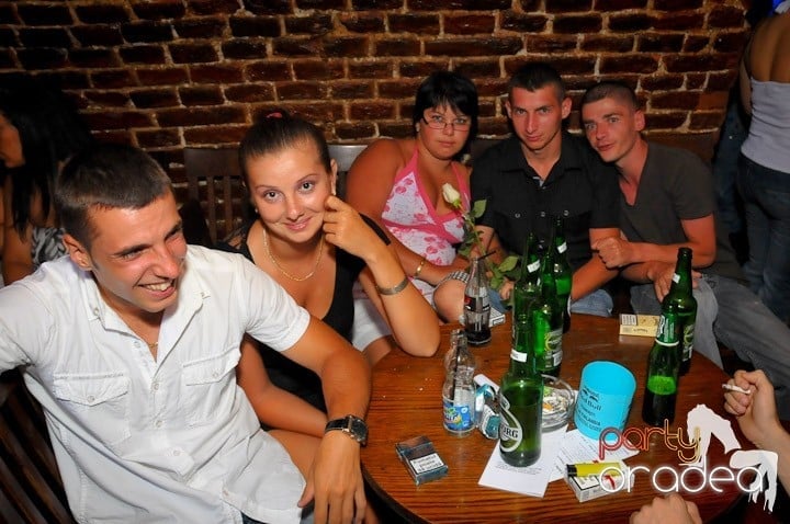 Saturday Night Escape, 