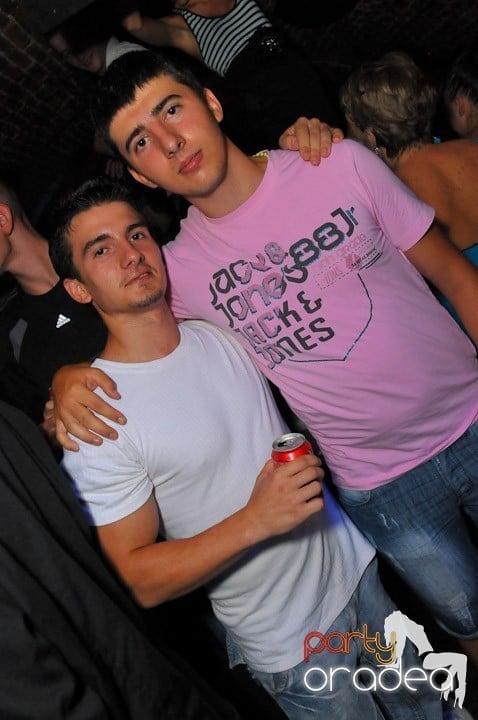 Saturday Night Escape, 