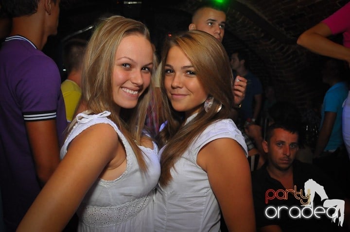 Saturday Night Escape, 