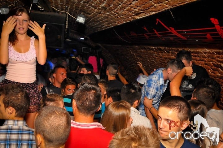 Saturday Night Escape, 