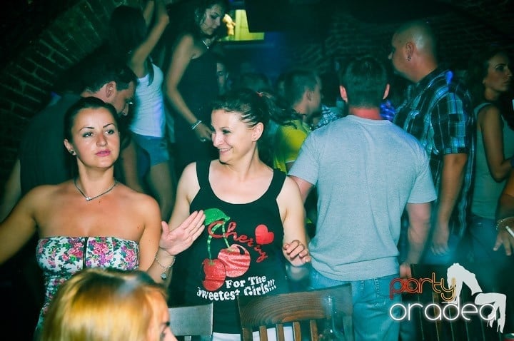 Saturday Night Escape, 