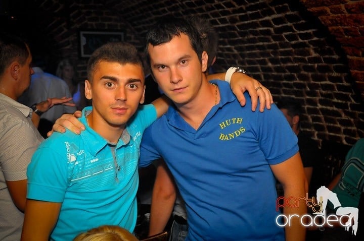 Saturday Night Escape, 