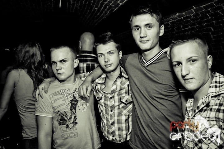 Saturday Night Escape, 