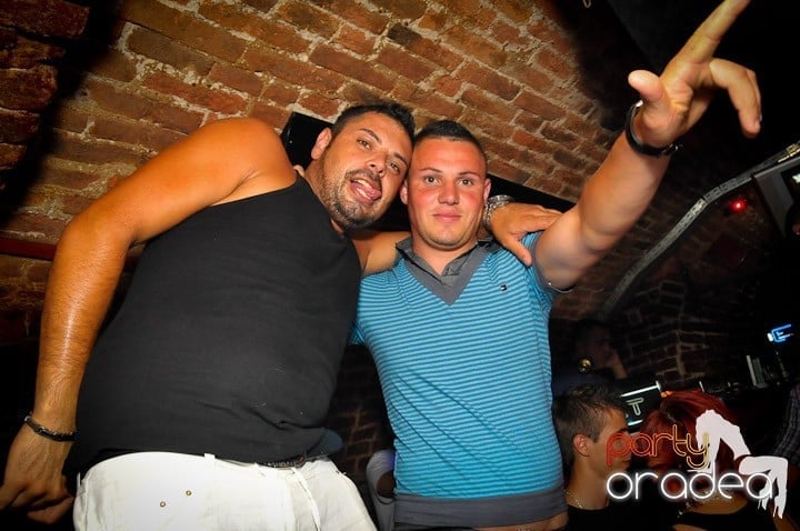 Saturday Night Escape, 