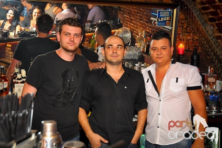 Saturday Night Escape, 