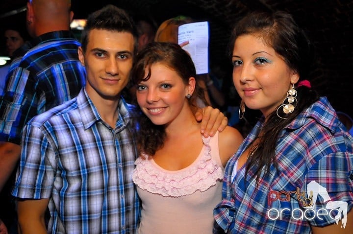 Saturday Night Escape, 