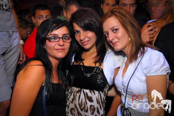 Saturday Night Escape, 