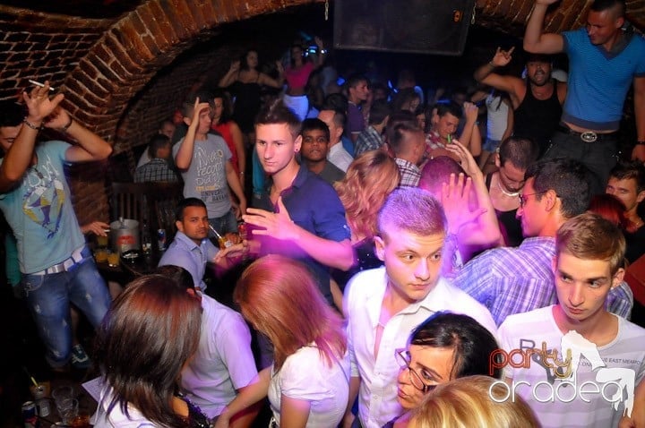 Saturday Night Escape, 