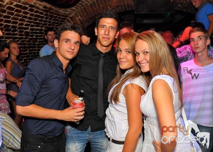 Saturday Night Escape, 