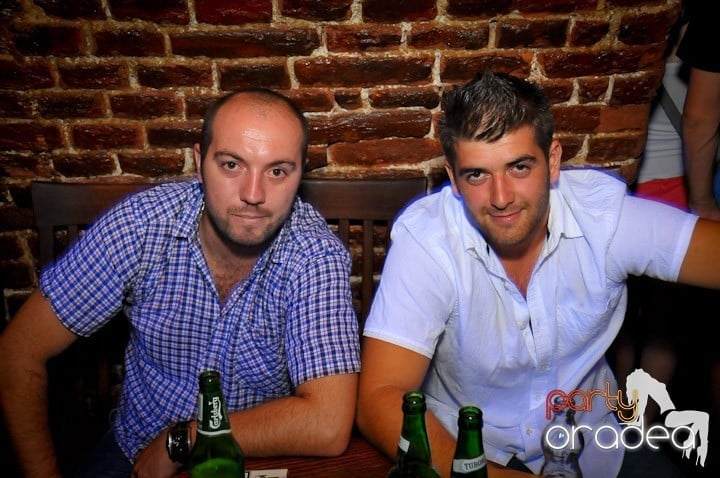 Saturday Night Escape, 