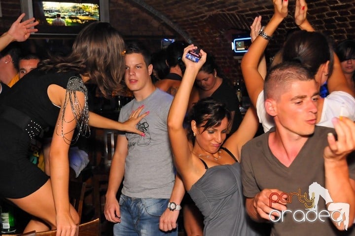 Saturday Night Escape, 