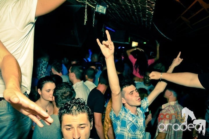 Saturday Night Escape, 