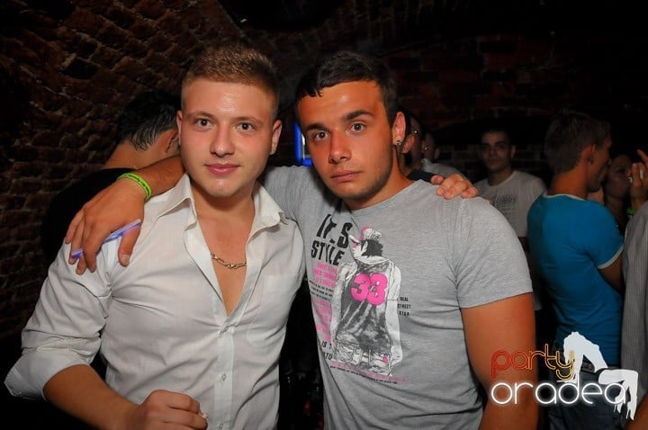 Saturday Night Escape, 