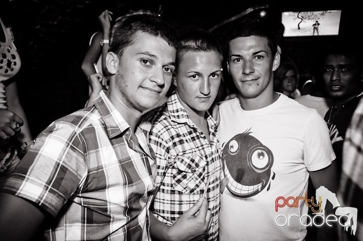 Saturday Night Escape, 