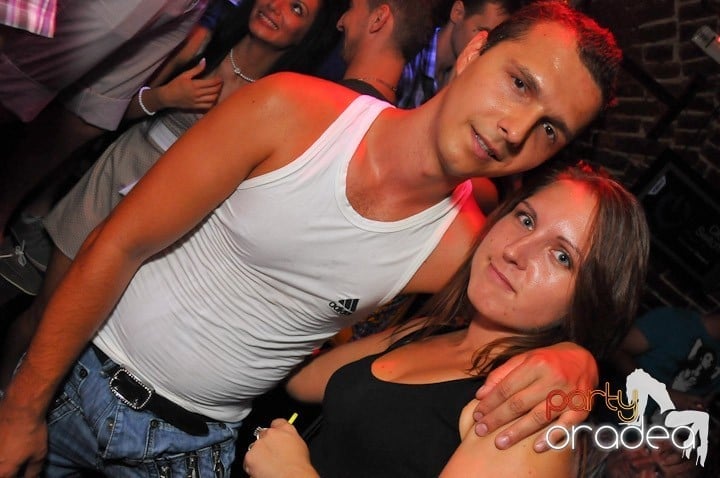 Saturday Night Escape, 