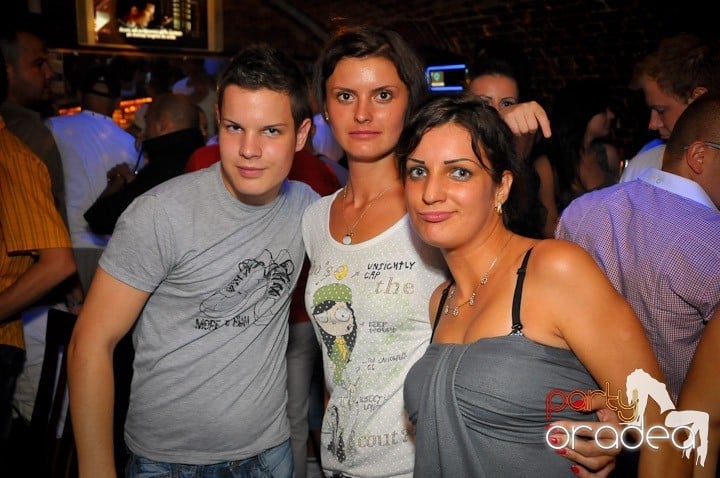 Saturday Night Escape, 