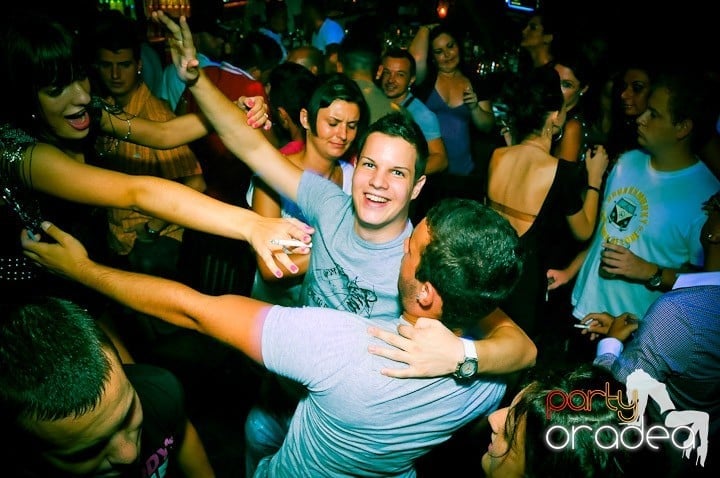 Saturday Night Escape, 