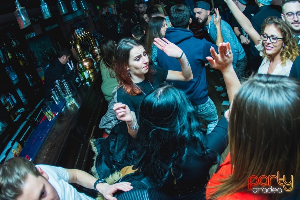 Saturday Night Party in Edison Pub, 