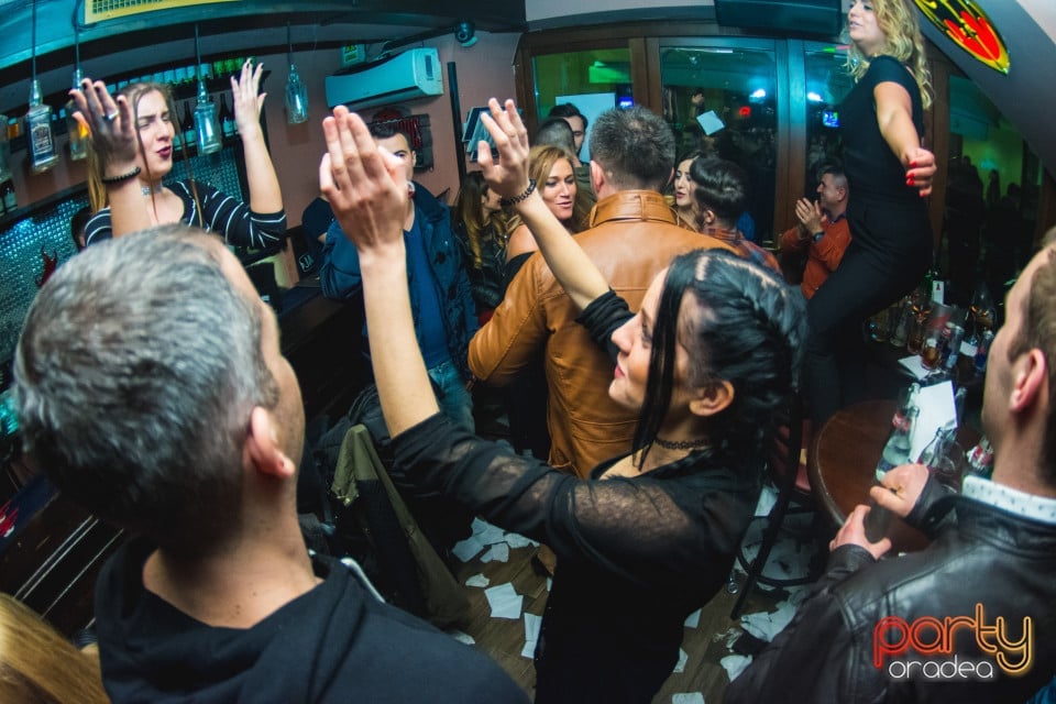 Saturday Night Party in Edison Pub, 