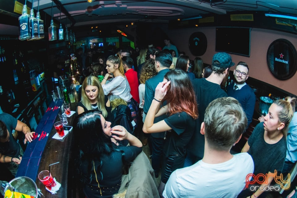 Saturday Night Party in Edison Pub, 