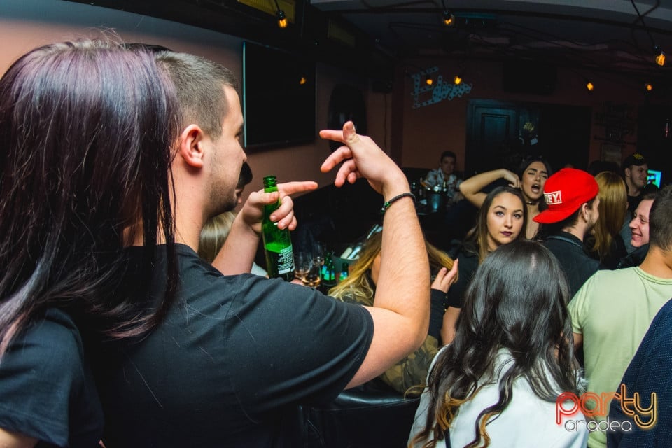 Saturday Night Party in Edison Pub, 