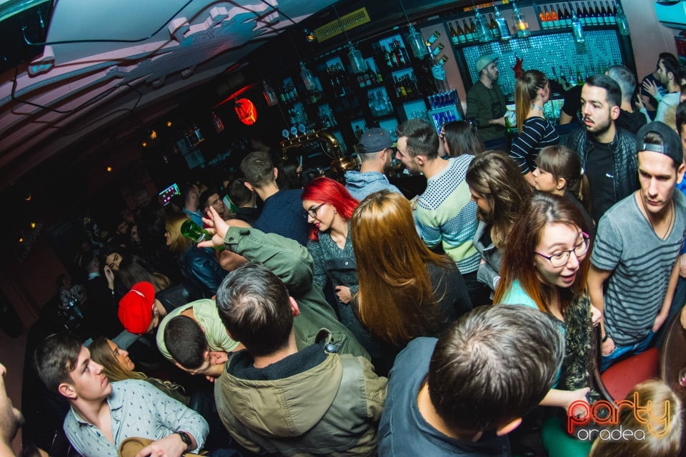 Saturday Night Party in Edison Pub, 