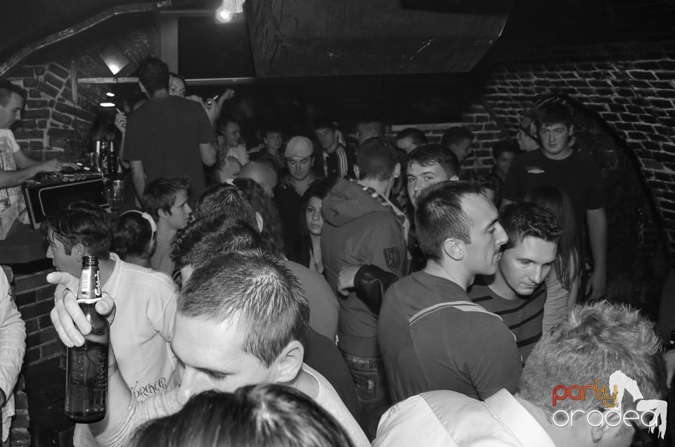 Saturday Night Party @ Escape Club,
