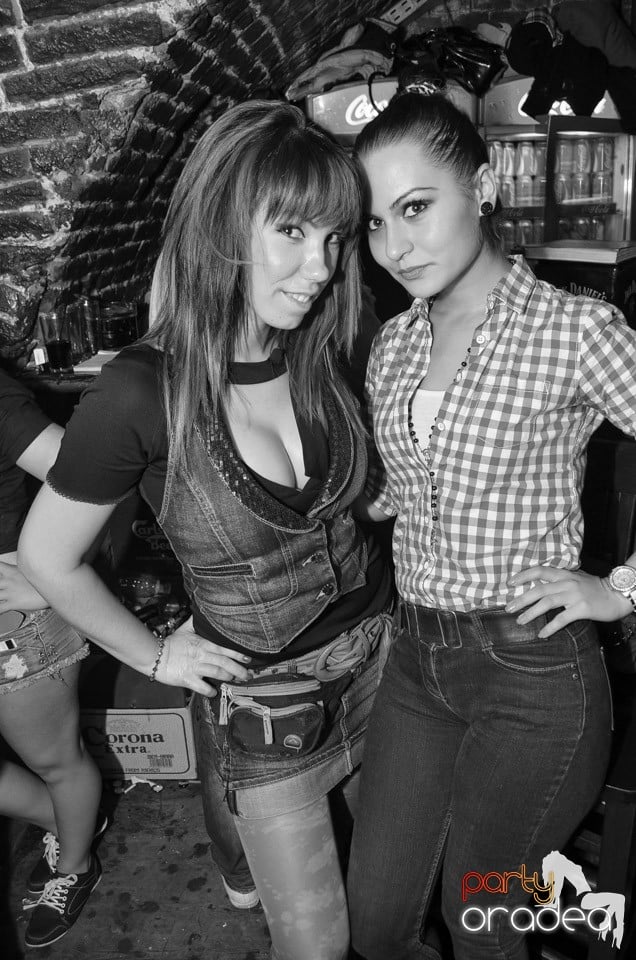 Saturday Night Party @ Escape Club,