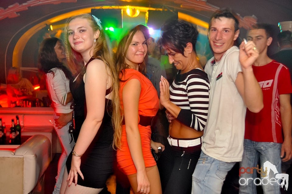 Saturday Night Party în Atti's,