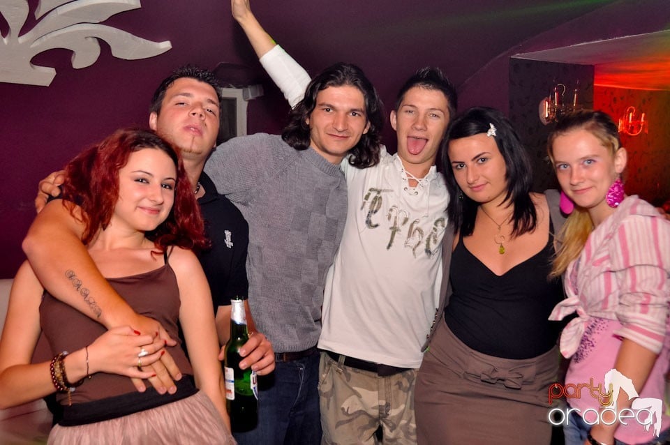 Saturday Night Party în Atti's,