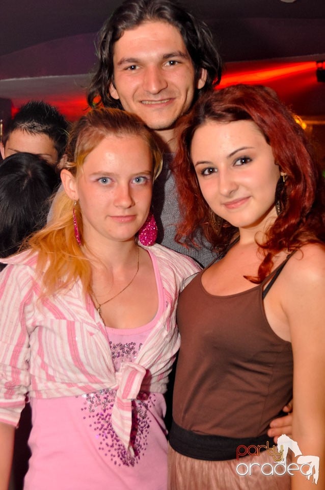 Saturday Night Party în Atti's,